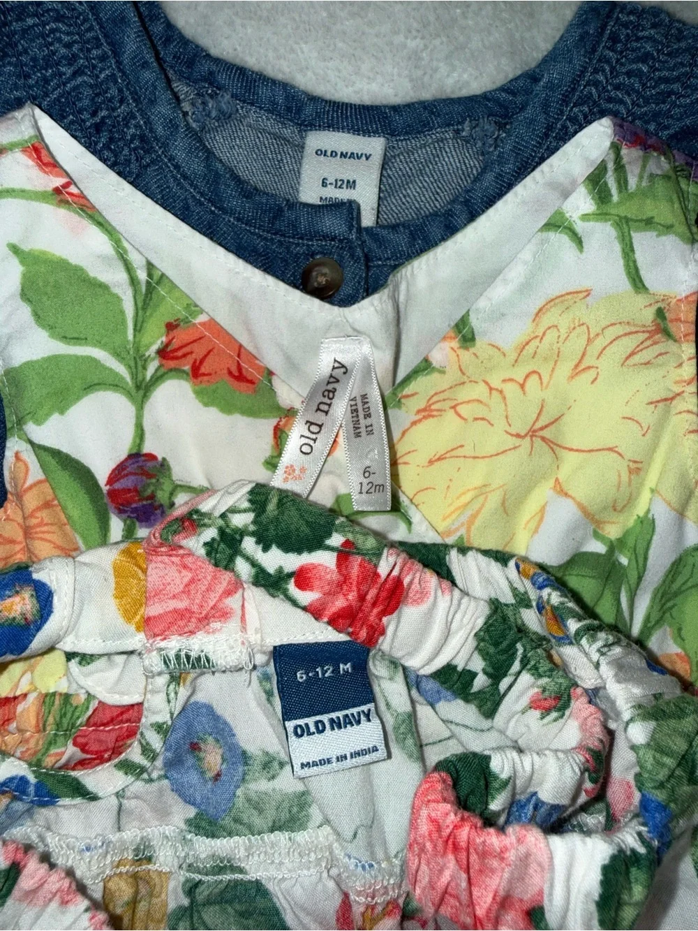 Old Navy baby, lot of 3 girls outfits, size 6-12 mos